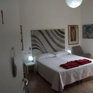 Couette-café Leo, Cagliari