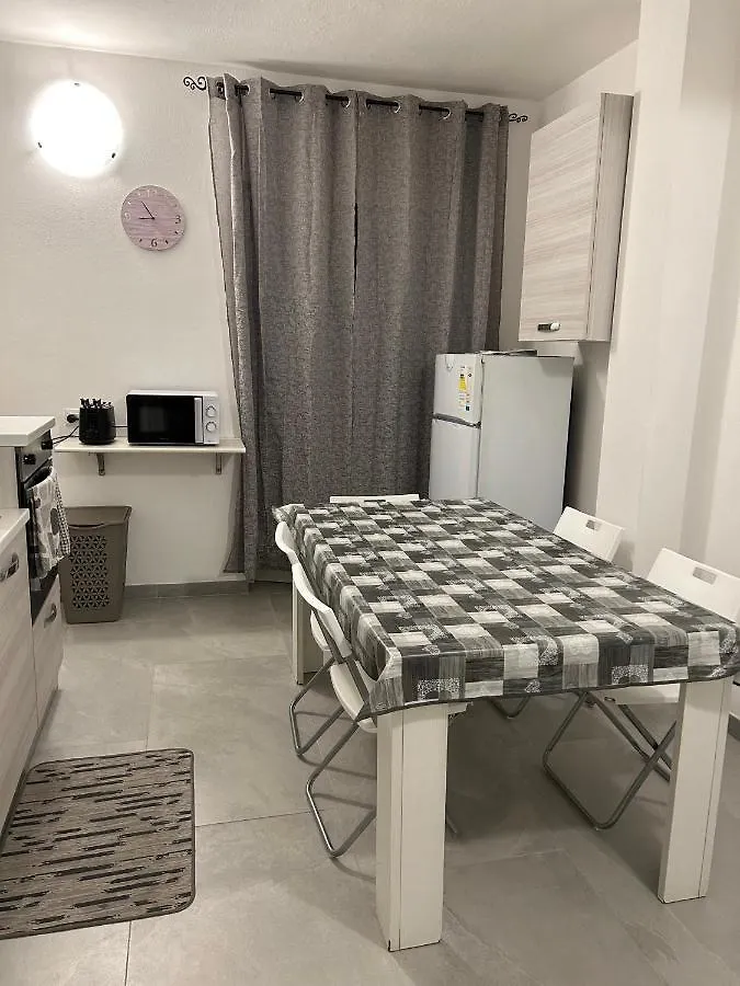 Piccola Flo Rooms Cagliari Homestay